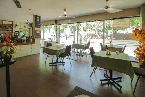 Tuban Torres Accommodation 庫塔 外观 照片